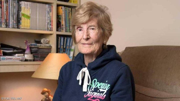 بعد بحث مضن.. تعثر على أمها وعمرها 103 أعوام