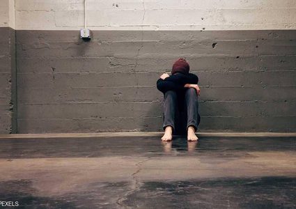 كيف تساعد زميلك المكتئب في العمل؟