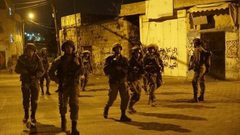 الاحتلال يعتقل (12) مواطنًا من الضفة الغربية