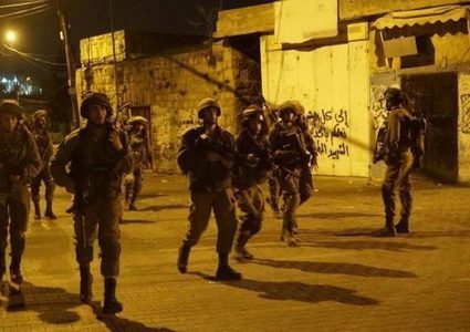 الاحتلال يعتقل (12) مواطنًا من الضفة الغربية