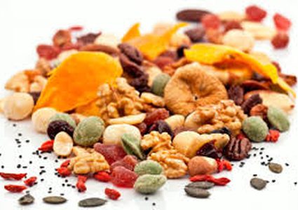 ما هي ايجابيات وسلبيات تناول الفواكه المجففة ؟