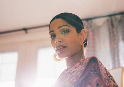 ممثلة هندية تتهم L'Oréal بتفتيح لون بشرتها!