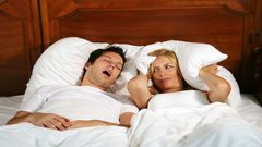 ابتكار وسادة تريحك من شخير شريكك في السكن!