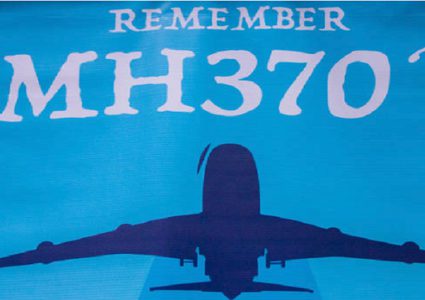 باحث يكشف من يقف وراء اختفاء الرحلة الماليزية "للأبد"