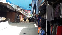 بعد انتشارها في غزة .. حماس تلاحق ملابس "البالة" بالضرائب