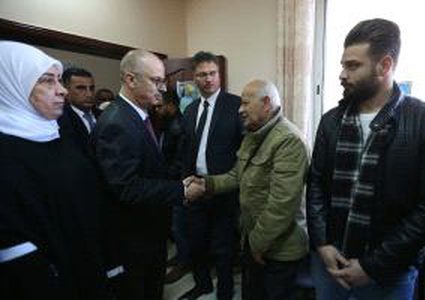 الحمد الله يقدم واجب العزاء بالشهيد حمدان العارضة