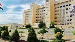 سوريا ترد بشدة على ماكرون حول التطبيع مع "نظام الأسد"