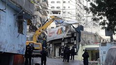 الاحتلال يهدم محلاً تجاريًا قي واد الجوز بالقدس