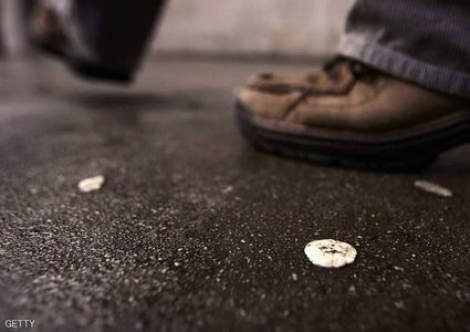 علكة وعبوة ماء تكشفان جريمة بعد 26 عاما