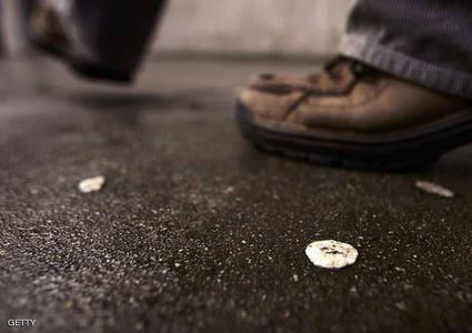 علكة وعبوة ماء تكشفان جريمة بعد 26 عاما