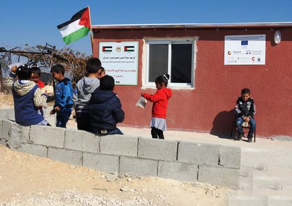 الاحتلال يخطر بهدم مدرسة خلة الضبع في مسافر يطا