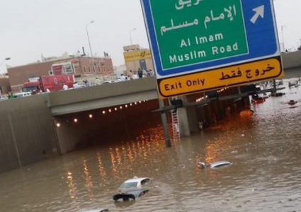 مصرع 12 شخصا جراء السيول في السعودية