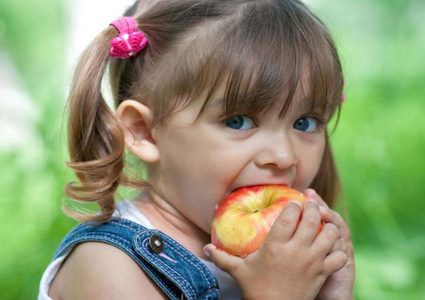فوائد التفاح للأطفال