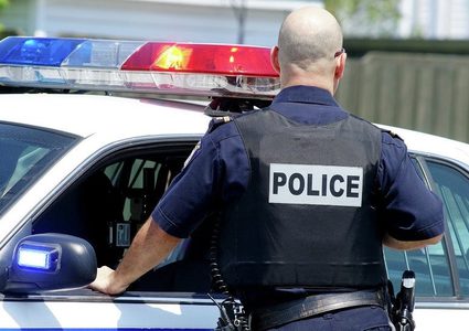 السجن 27 عاماً لرجل حاول مهاجمة مركز شرطة