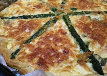 تارت مالح بالجبن والهليون