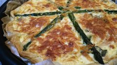 تارت مالح بالجبن والهليون