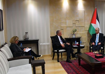 الحمد الله يلتقي ممثل الاتحاد الأوروبي لدى فلسطين