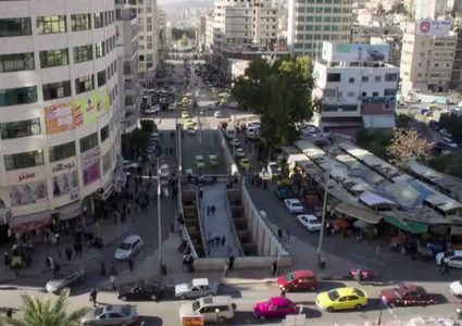 مواطنو وسائقو نابلس يشتكون من عمل البلدية في المجمع الشرقي