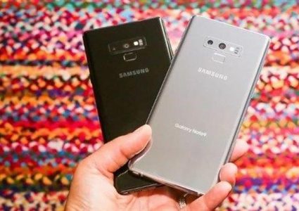 سامسونغ تكشف هاتفاً بمساحة تخزين لاب توب