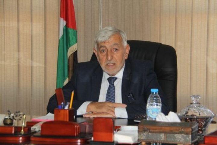 الاحتلال يحتجز وزير الزراعة قرب سلواد شرق رام الله