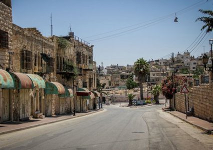 الاحتلال يمنع ترميم منازل تاريخية في "تل الرميدة" بالخليل