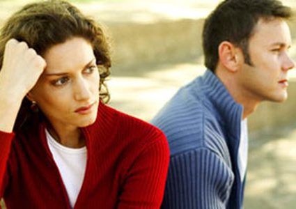 4 سُلوكيات يكرهها الرجل.. توقفي عن فعلها