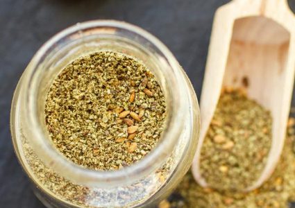 فوائد "مذهلة" للزعتر المطحون مع السمسم