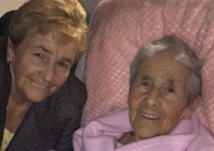 سيدة تعثر على والدتها بعد 70 عاماً!