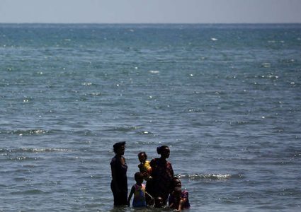 ارتفاع ضحايا غرق مركبي مهاجرين إلى 52 قتيلا