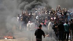 اصابات برصاص الاحتلال وبالاختناق شرق قطاع غزة