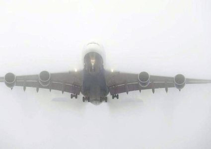 كيف يهبط الطيارون في حال عدم رؤيتهم لمدرج الطيران؟