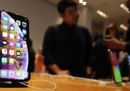 أبل تحضر لمفاجأة .. آيفون بثلاث كاميرات وشاحن "مثير للجدل"