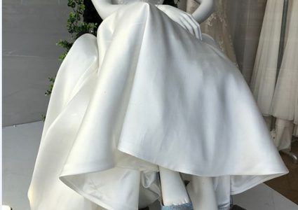 لهدف إنساني..متجر يعرض فستان زفاف على كرسي متحرك!