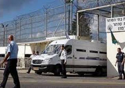 خمسة أسرى يدخلون أعوامًا جديدة في سجون الاحتلال