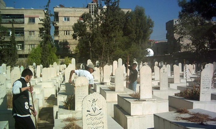 قيود مشددة على دفن الموتى في مخيم اليرموك
