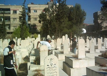 قيود مشددة على دفن الموتى في مخيم اليرموك