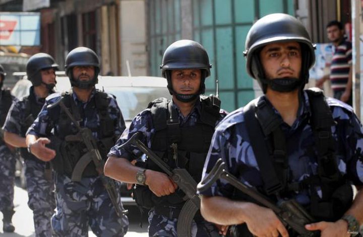 الشرطة تلقي القبض على سيدة وزوجها وابنيها بحوزتهم مواد مخدرة