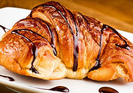 تحذير: حلوى الكرواسون تتسبب بأمراض دهون الدم والكوليسترول