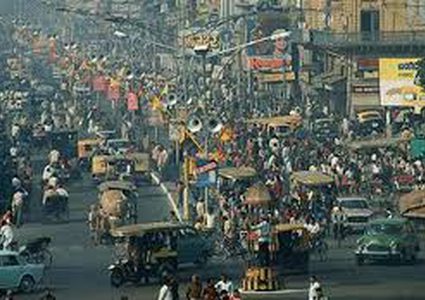 شاب هندي يقاضي والديه لسبب أغرب من الخيال!