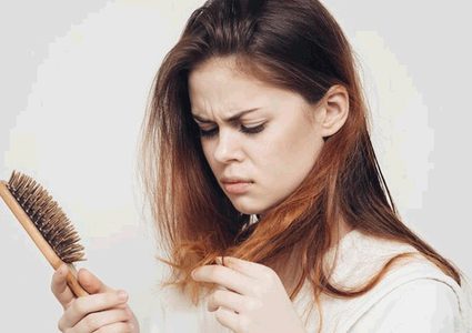 ما هي أسباب تساقط الشعر بعد الولادة ؟