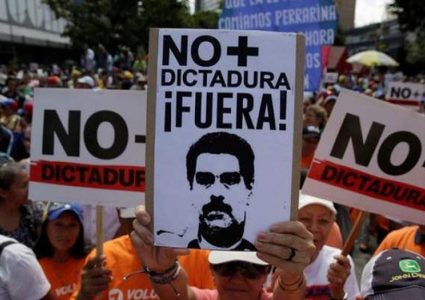 المعارضة الفنزويلية تتحدى مادورو بالنزول الى الشارع