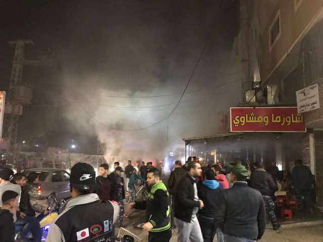 الدفاع المدني يسيطر على حريق اندلع بمطعم في النصيرات