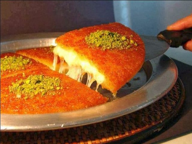 الكنافة النابلسية بالمقلاة