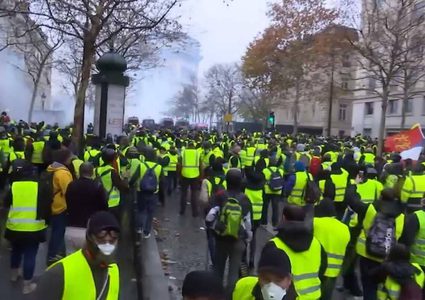 "السترات الصفراء" تعود لاجتياح باريس