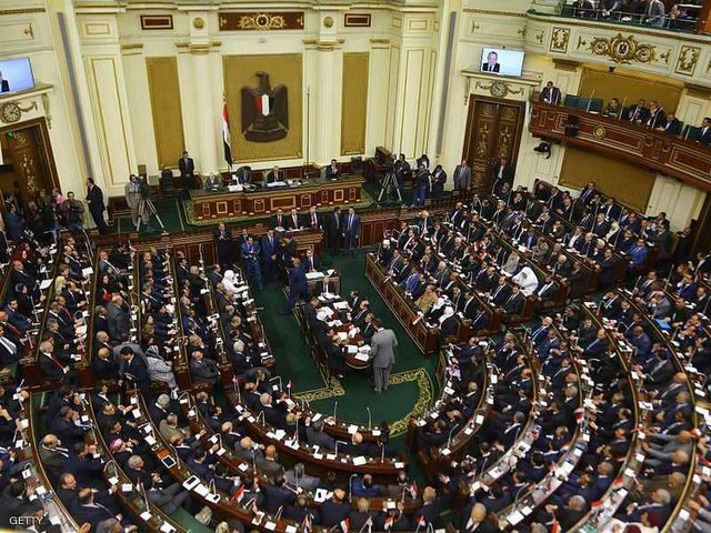 البرلمان المصري يتلقى اقتراحات بتعديل الدستور