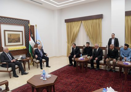 الرئيس يستقبل عائلة العميد رسلان الشيخ إبراهيم