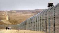 الصور الأولية للجدار الإسرائيلي حول قطاع غزة