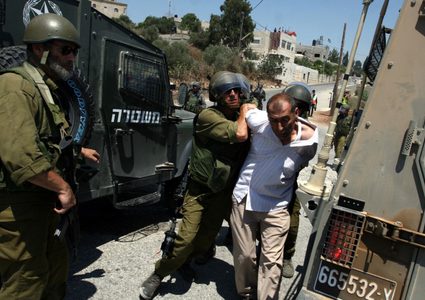 بيت لحم: الاحتلال يعتدي على شخص من ذوي الاحتياجات ويعتقله