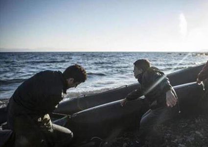 فقدان 3 اطفال بغرق مركب للمهاجرين في نهر على الحدود مع تركيا