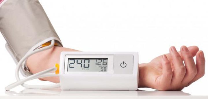 ما هي أعراض ارتفاع ضغط الدم المفاجئ؟